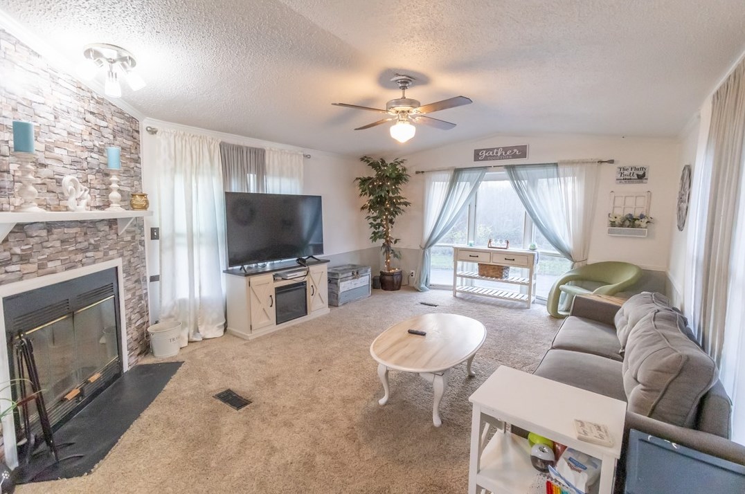 467 Castle Rd, Washington, PA 15301-6011