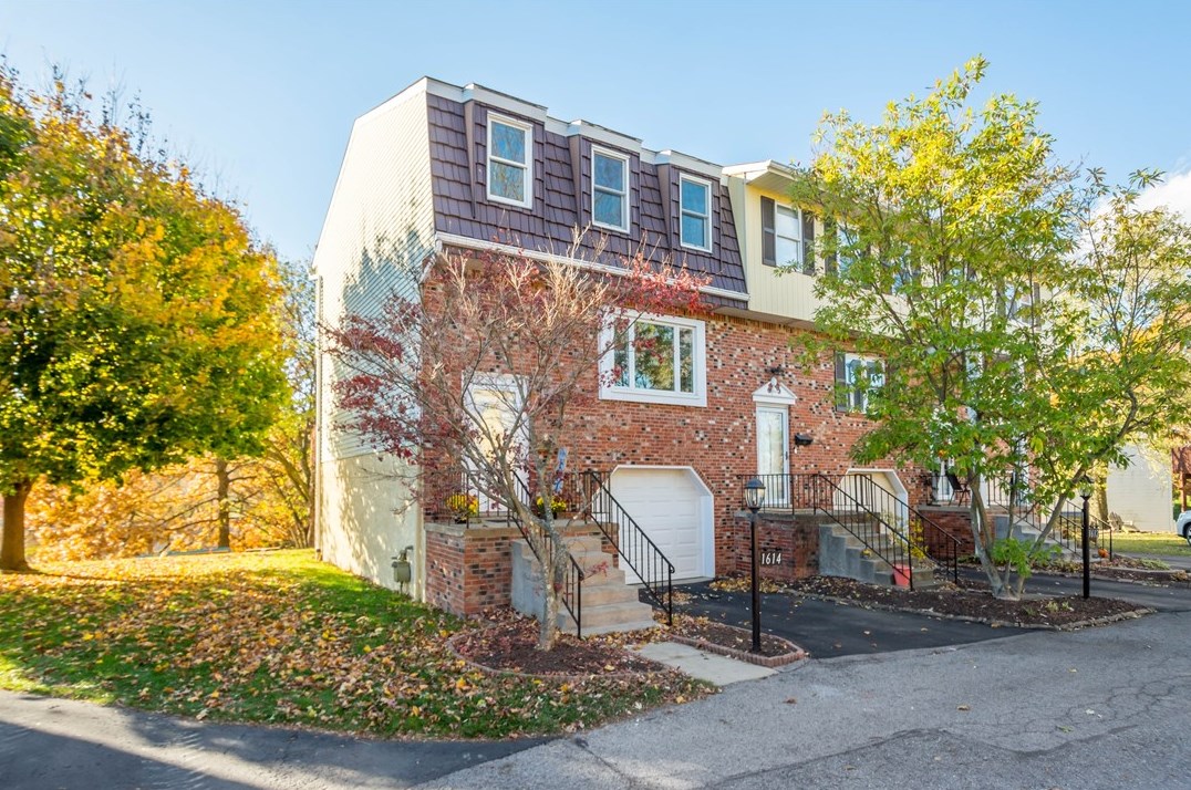 1614 Calico Ct, Bethel Park PA  15102-3110 exterior