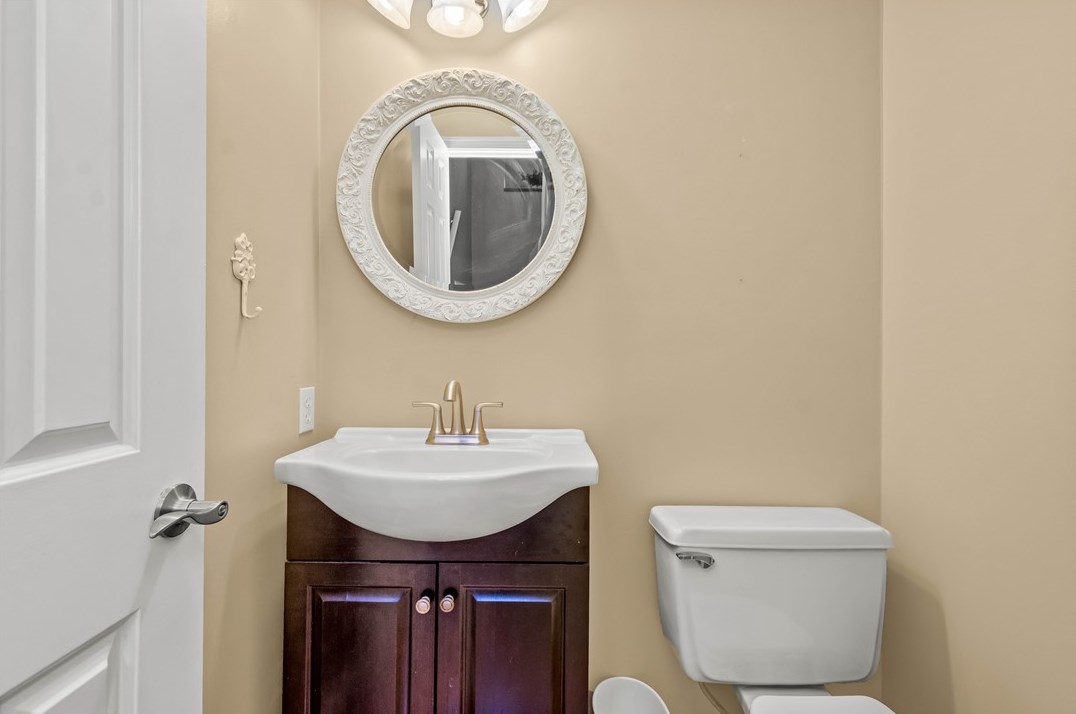 1614 Calico Ct, Bethel Park PA  15102-3110 exterior