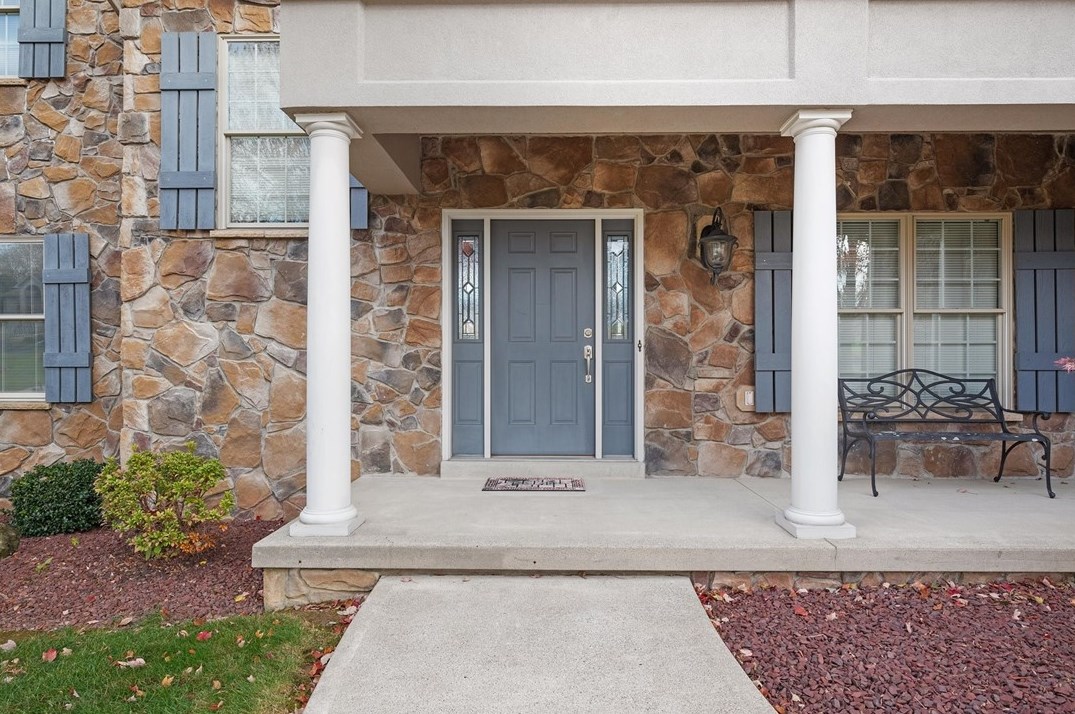 1080 Augusta Cir, North Huntingdon, PA 15642