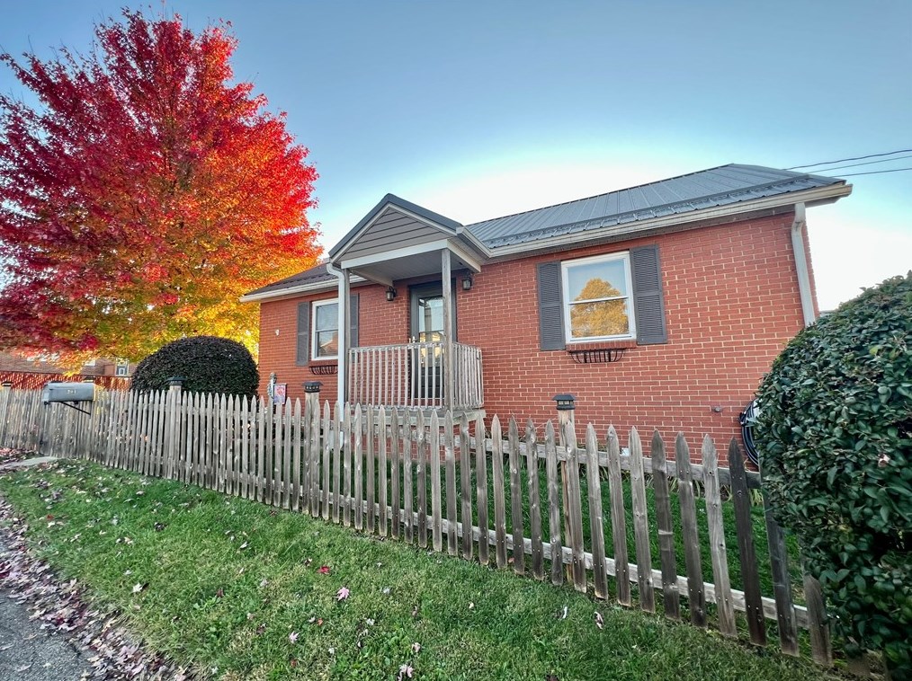 204 Locust St, Grays Landing, PA 15461