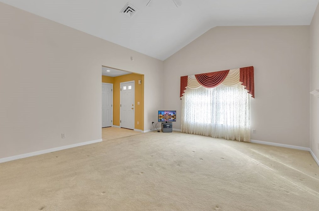 124 Oak St, Ellwood City, PA 16117-5552