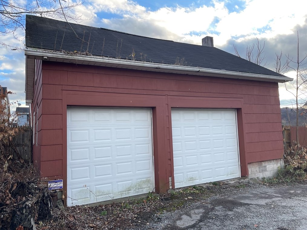 410 N 7th St, Apollo, PA 15613