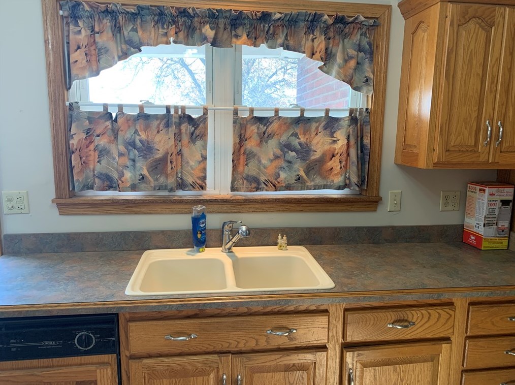 162 S Myers Ave, Hermitage, PA 16146