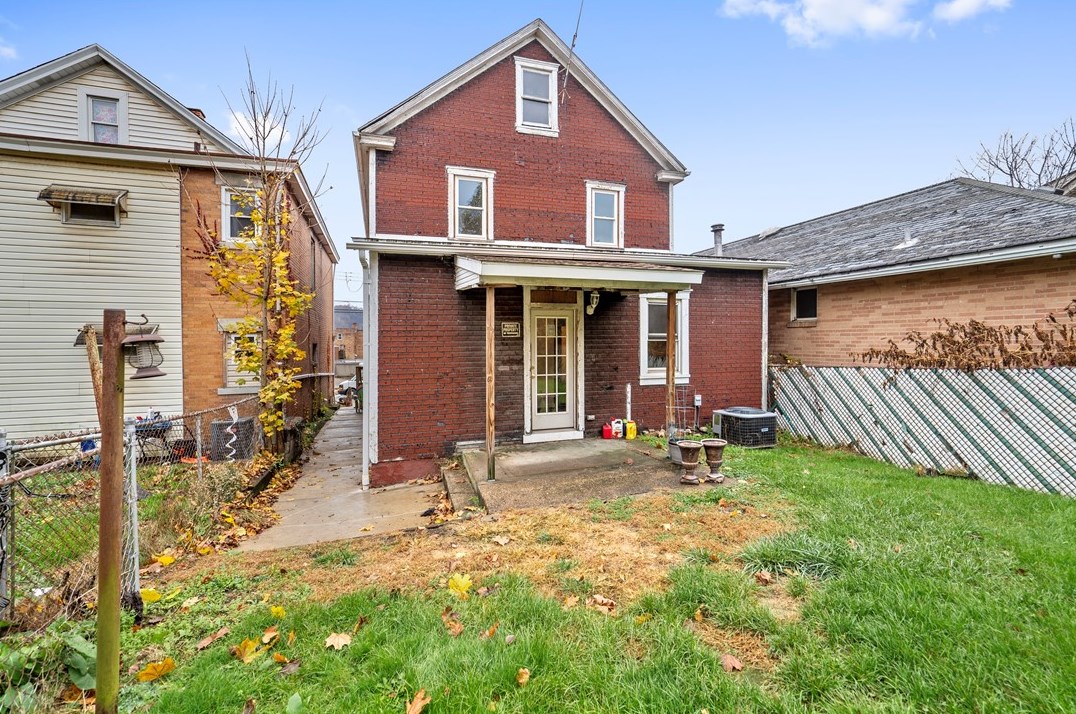 812 Duss Ave, Ambridge, PA 15003