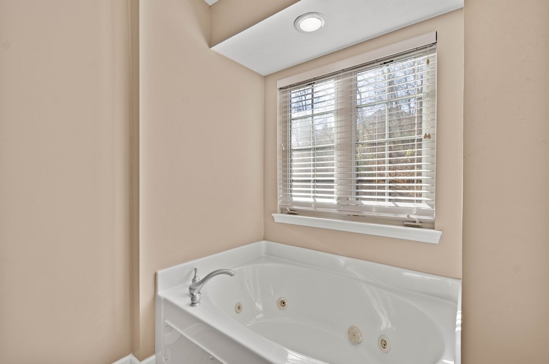 1123 Linden Vue Dr, Canonsburg PA  15317-4813 exterior