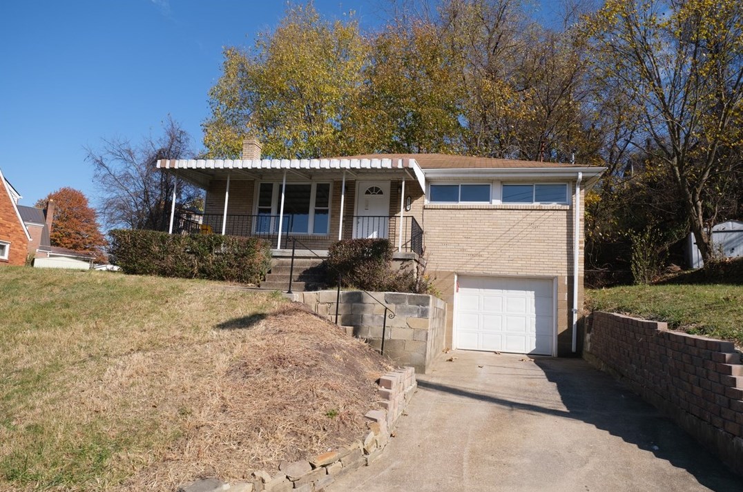 6738 W Barivista Dr, Verona, PA 15147