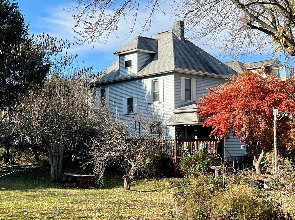 225 S 8th St, Connellsville, PA 15425
