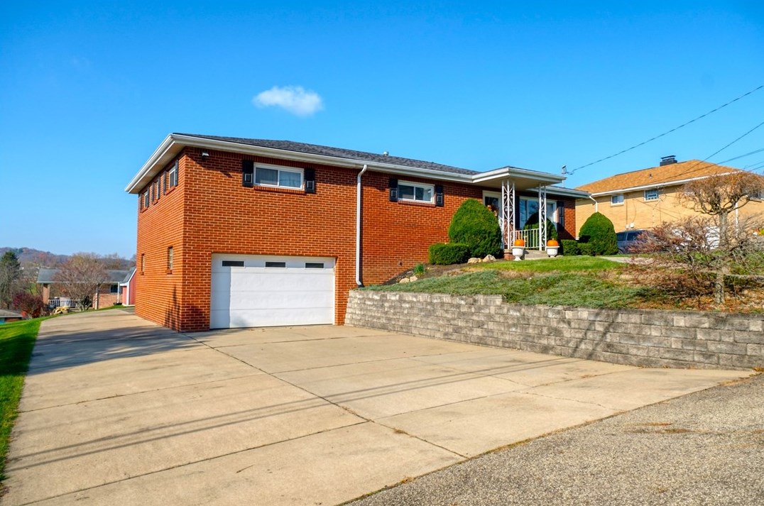 121 Paul St, Washington, PA 15301-1444