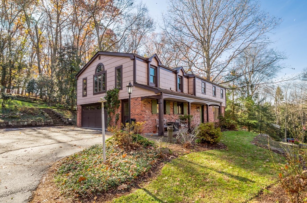 3839 Hilltop Dr, Gibsonia, PA 15044