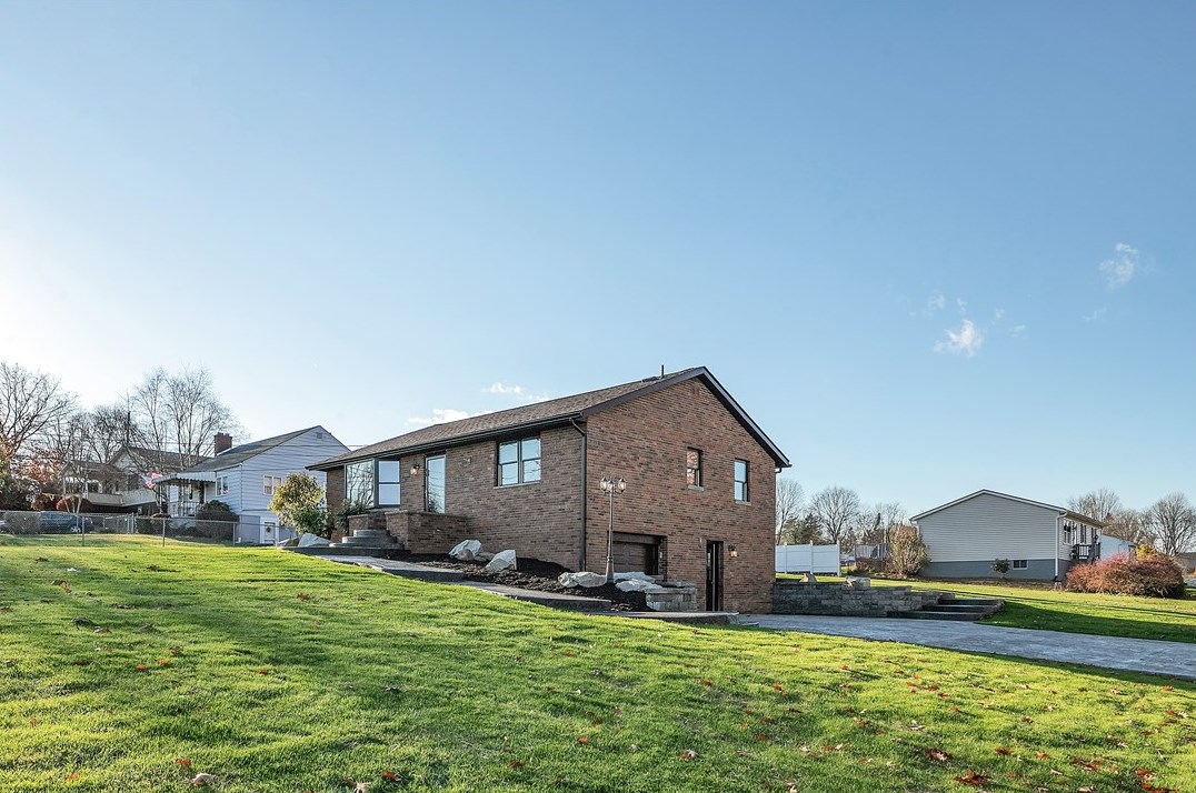 1109 Keenan Rd, New Eagle, PA 15067-1238