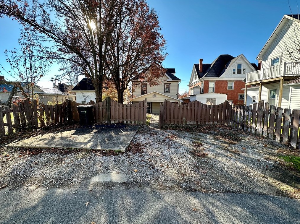 277 2nd Ave, Waynesburg PA  15370-1137 exterior