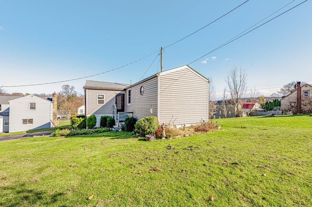 717 Sellers Ave, Jeannette, PA 15644