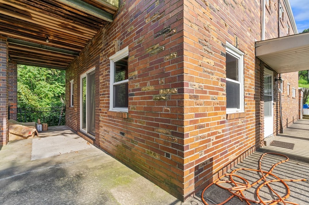 735 Athalia St, Baden, PA 15005-1526