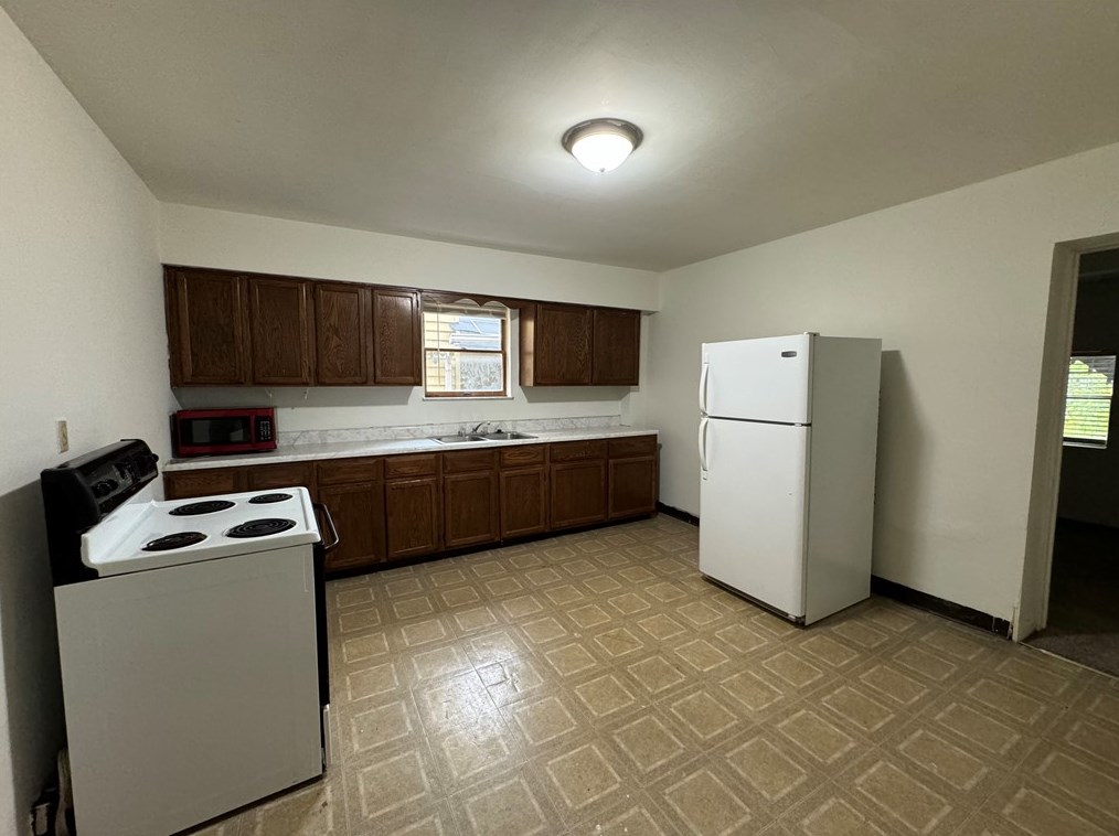 642 Olive Ln, Ambridge, PA 15003