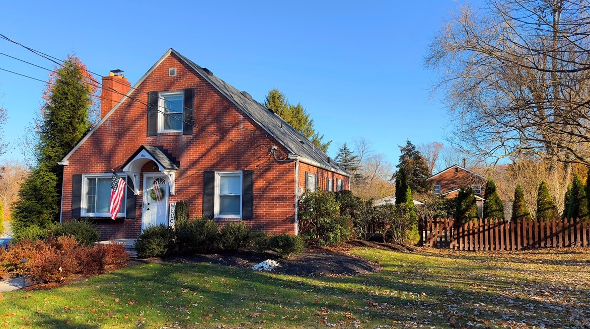 1 Linden Ave, Collier Township, PA 15106