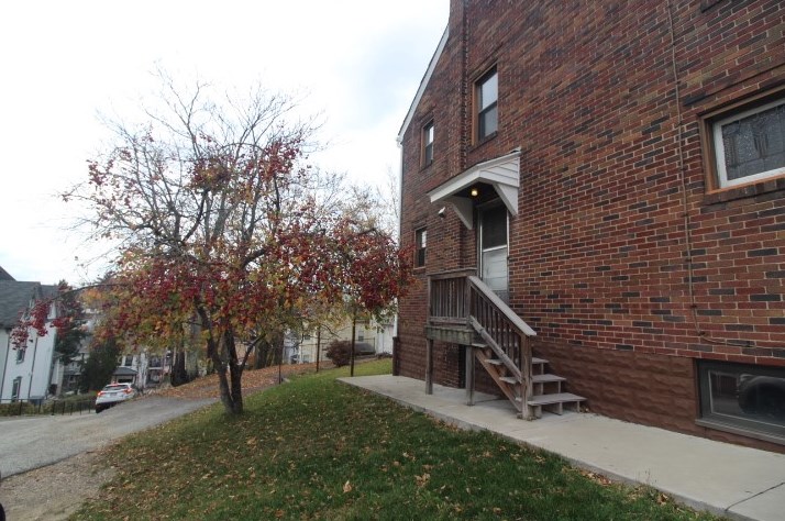 160 Bertha St, Pittsburgh, PA 15211