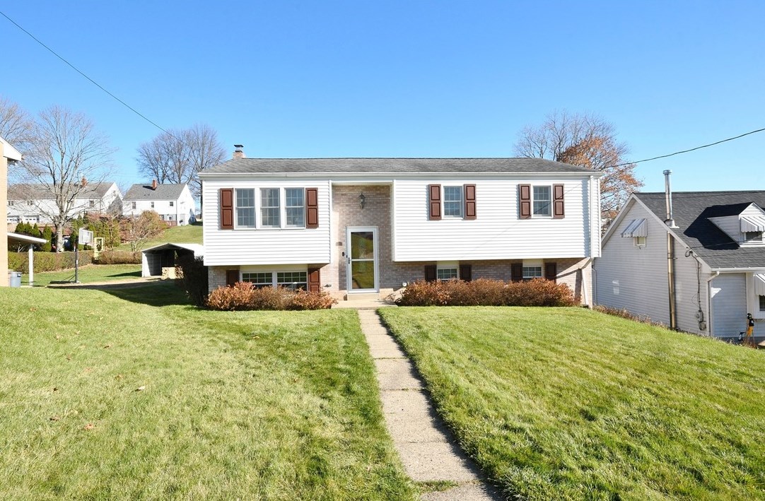 212 Columbia Dr, Canonsburg, PA 15317-1832