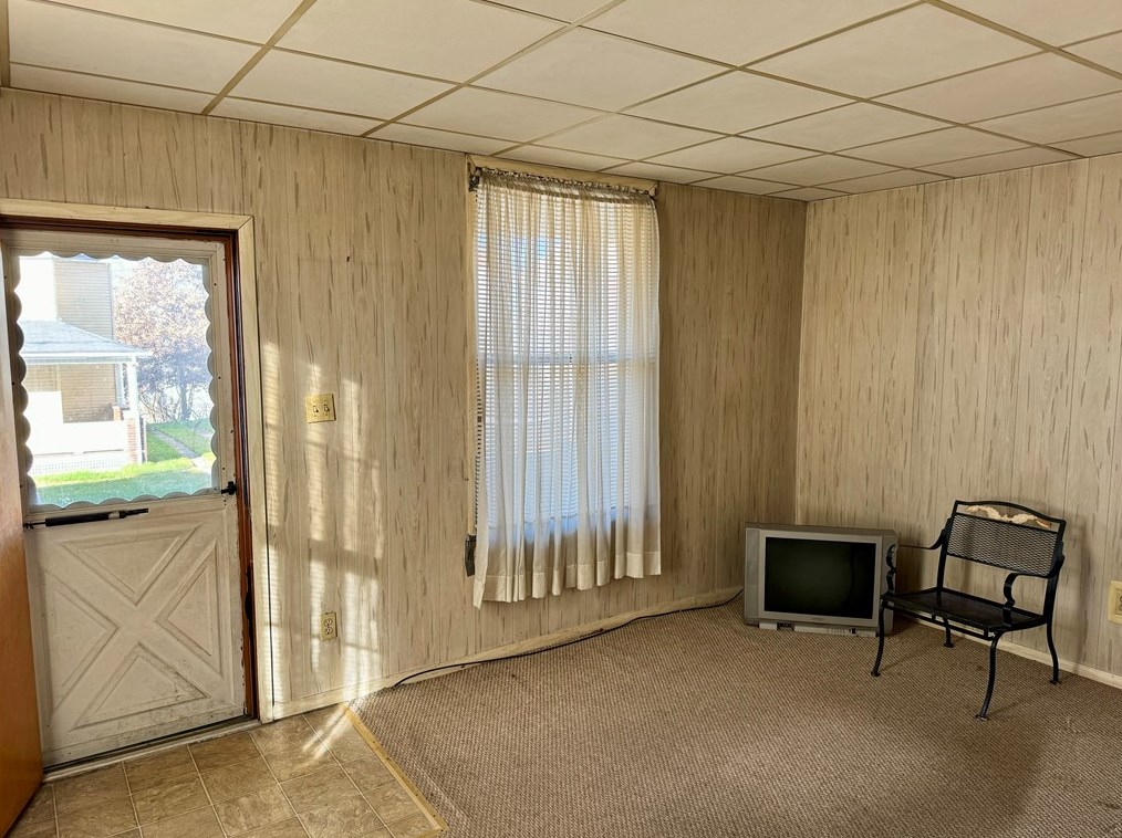 29 W Chartes, New Castle, PA 16102