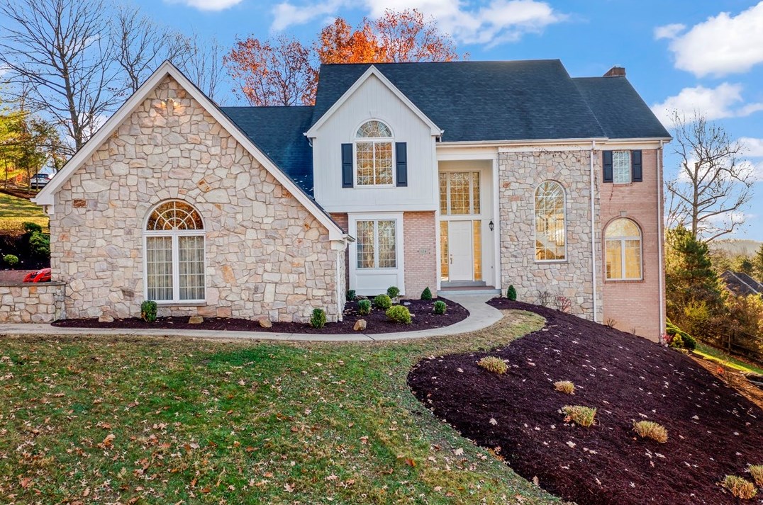 124 Mt Blaine Dr, Canonsburg, PA 15317