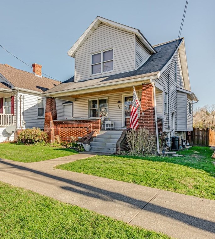 18 E Mcnutt St, Houston, PA 15342