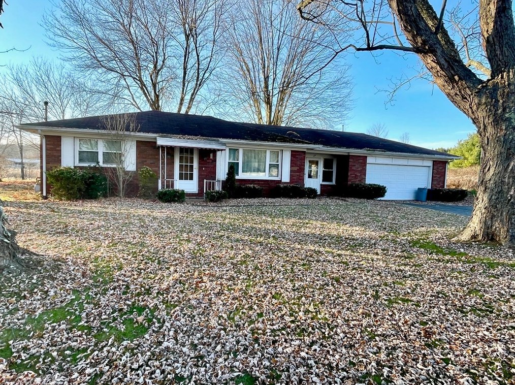 17 N Foster Rd, Jackson Center, PA 16133