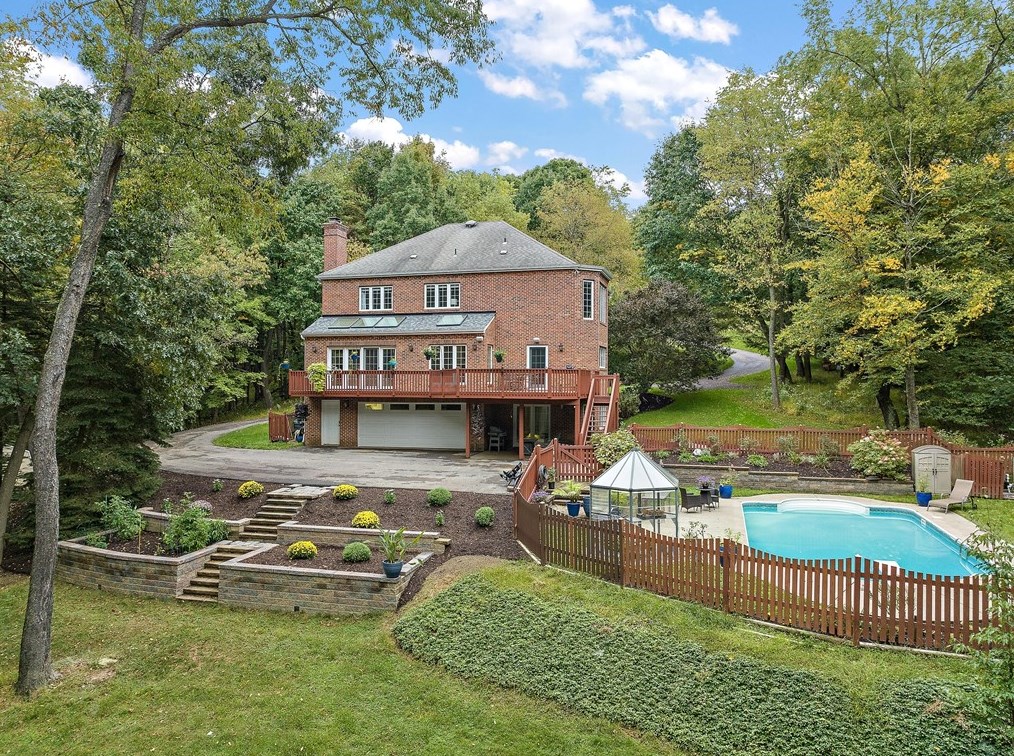 2055 Henry Rd, Sewickley, PA 15143