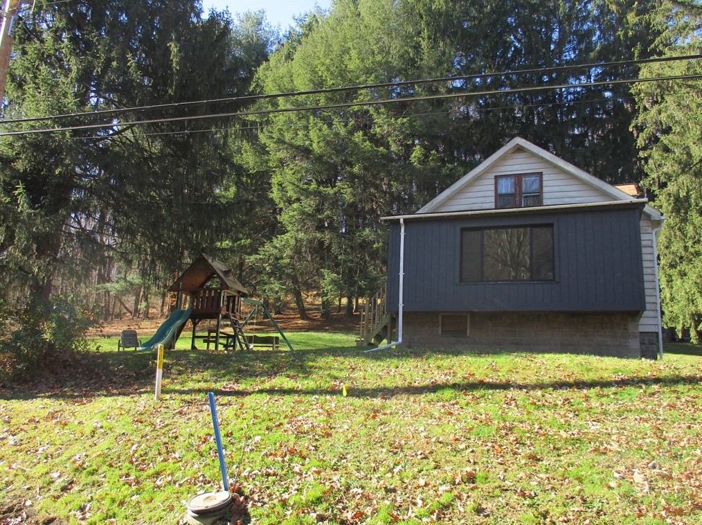 1360 Tevebaugh Hollow Rd, Freedom, PA 15042