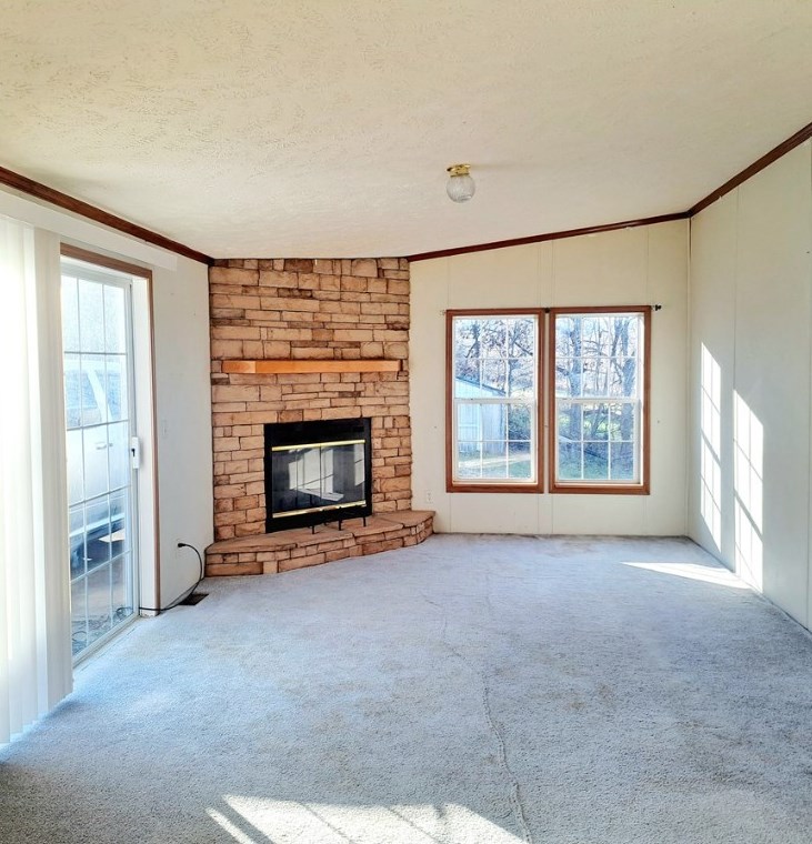 196 Weaver Run Rd, Washington, PA 15301-6464