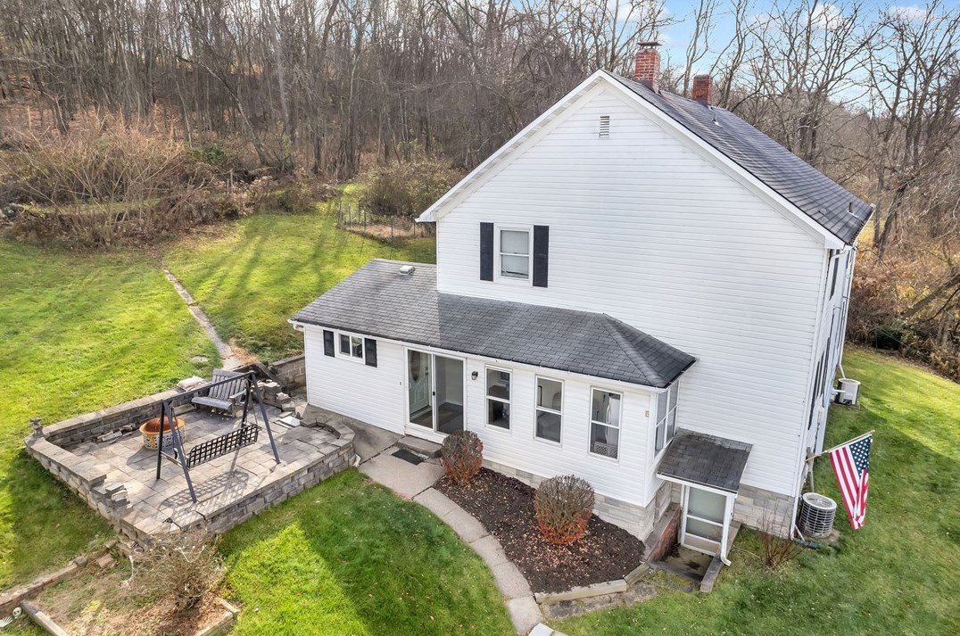 909 Santiago Rd North, Imperial, PA 15126