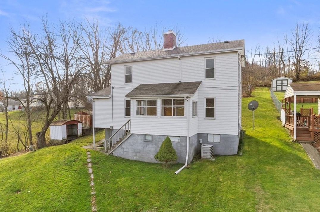 323 Juniper Ln, Tarentum, PA 15084