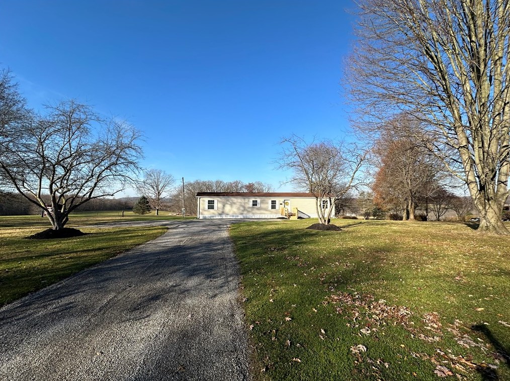 707 Callery Rd, Evans City, PA 16033