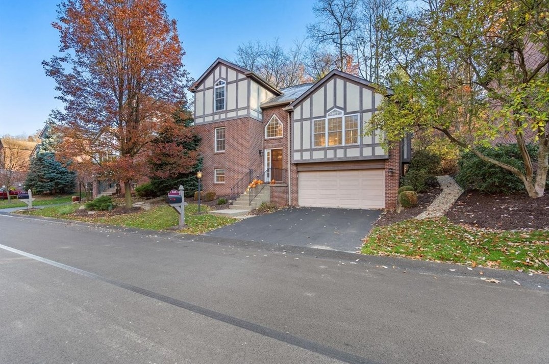 426 Rockledge Dr, Sewickley, PA 15143