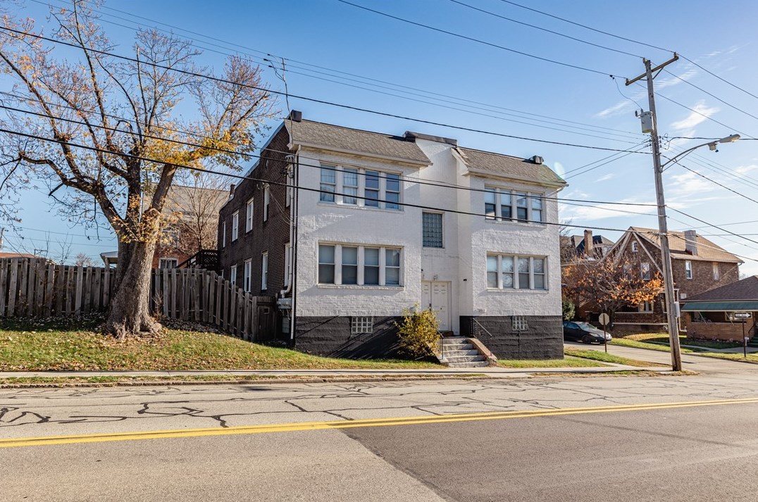 2015 West St, Whitaker, PA 15120