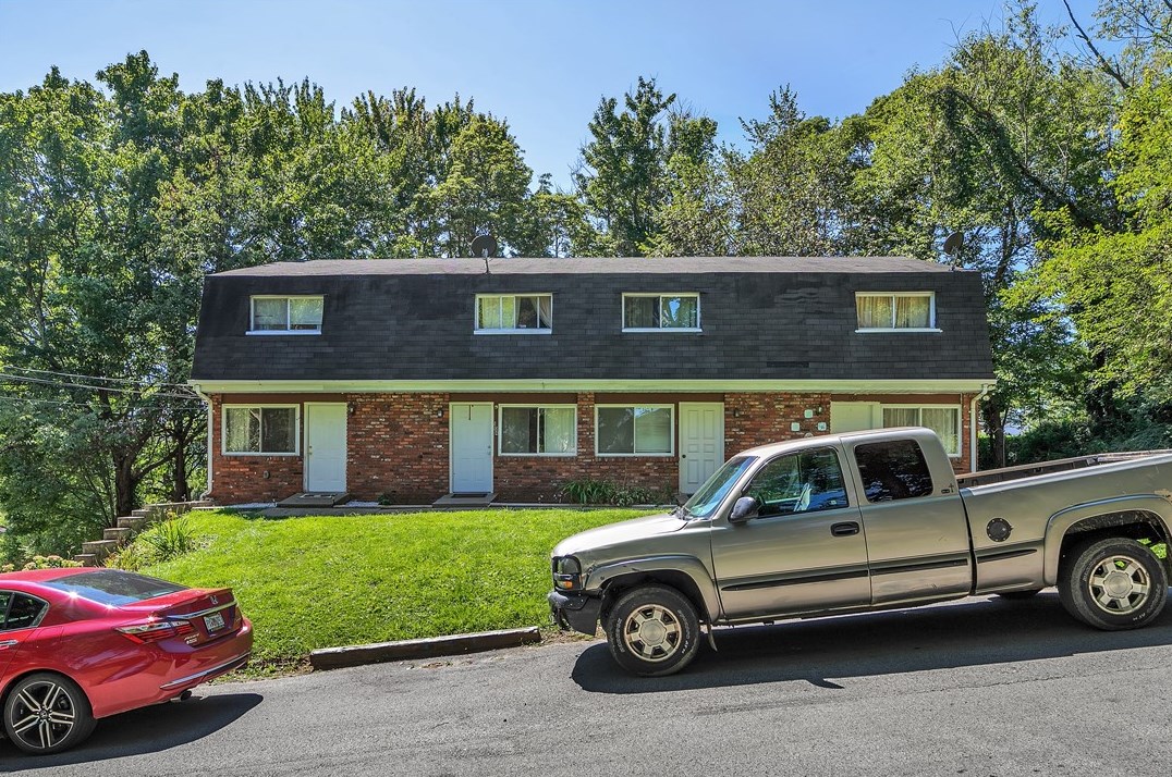 102 Kifer Rd, Jeannette, PA 15644