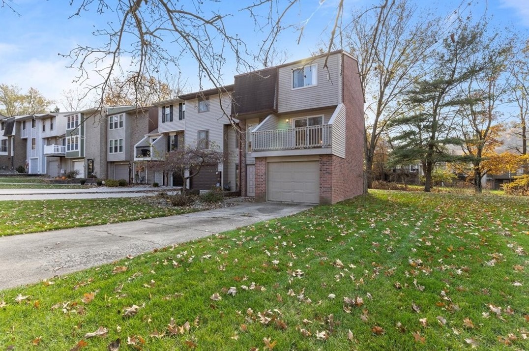 215 Timber Dr, Trafford, PA 15085