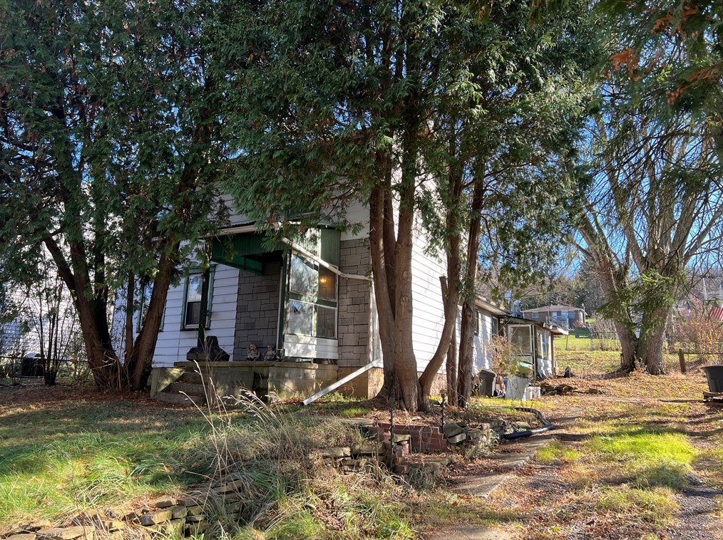 52 Penn Manor Rd, Manor, PA 15665