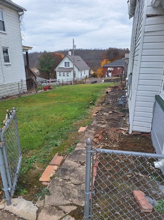 832 Crest Ave, North Charleroi, PA 15022