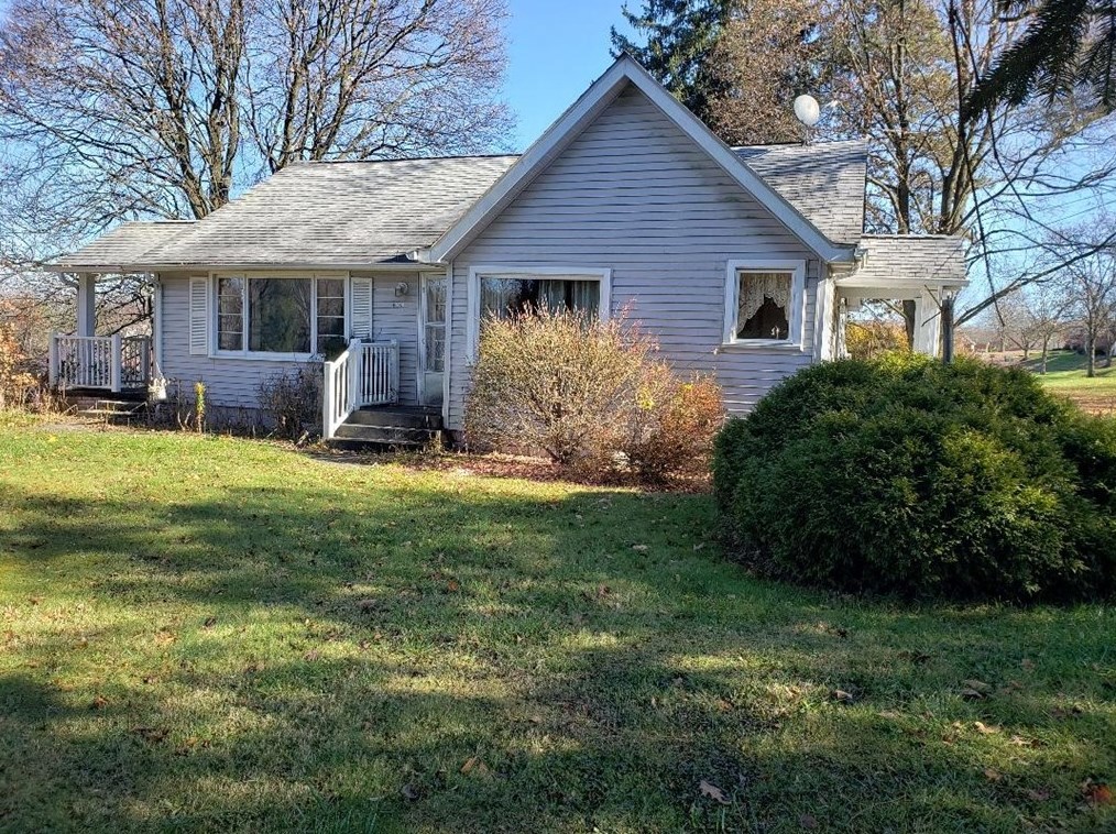 1026 Shenango Rd, Beaver Falls, PA 15010
