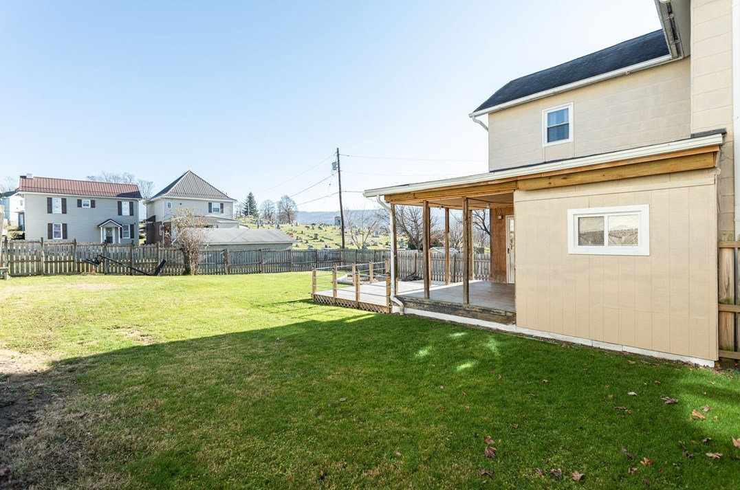 119 Robbins St, Connellsville, PA 15425