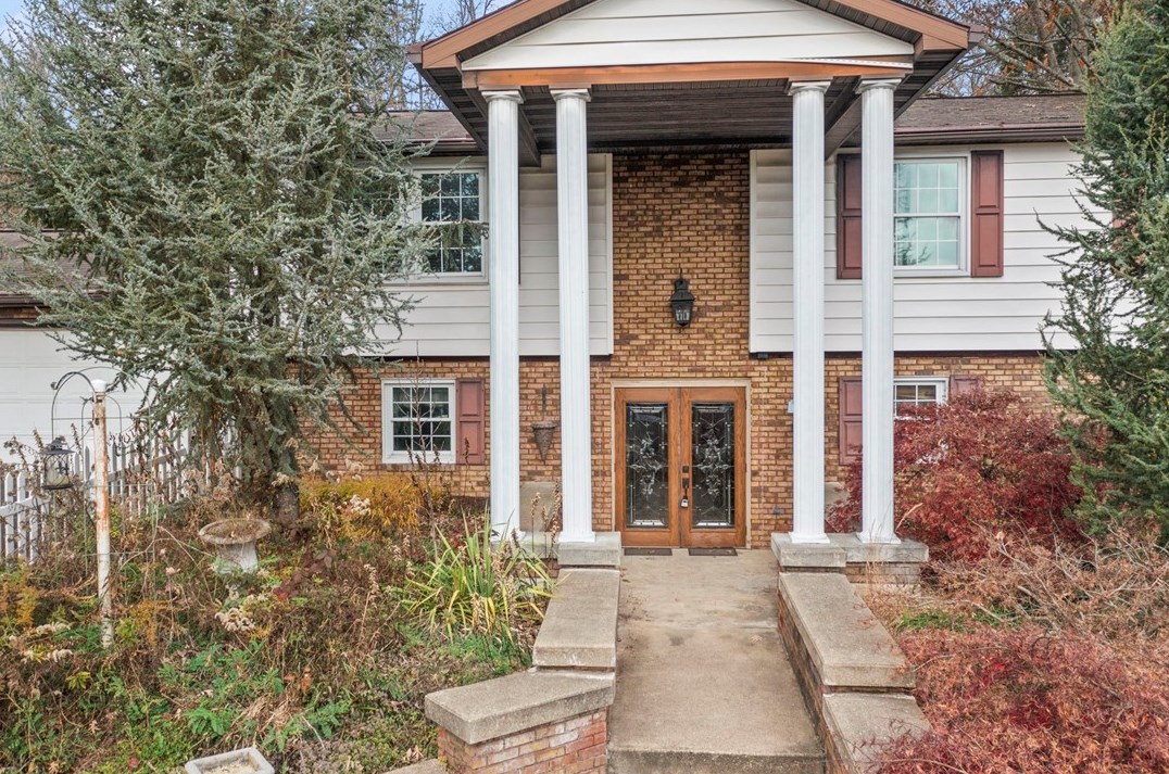 218 Sterling Ave, Grays Landing, PA 15461