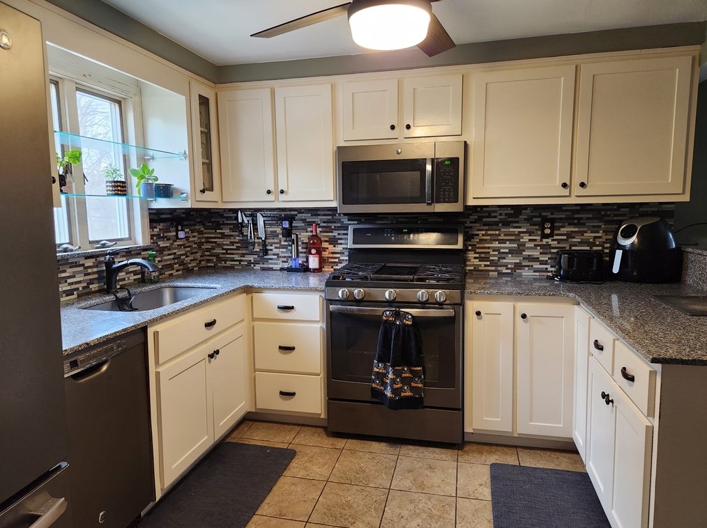 1609 Pine St, Greensburg PA  15601-5443 exterior