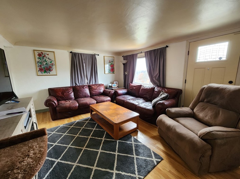 1609 Pine St, Greensburg PA  15601-5443 exterior