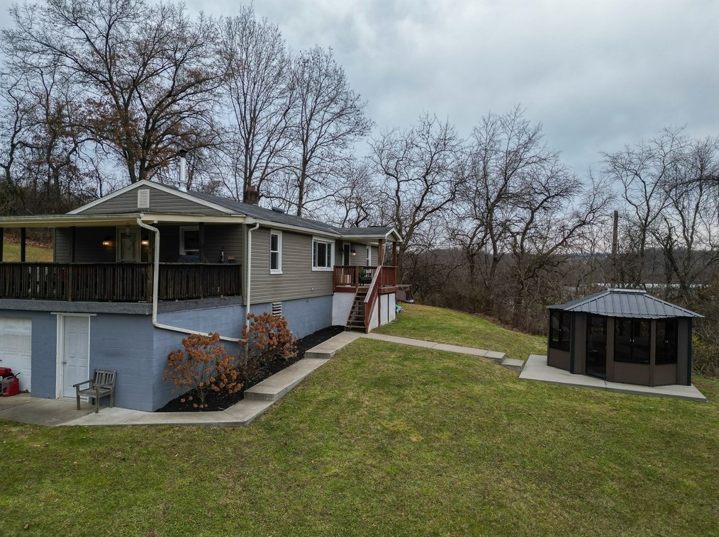 1571 Oakdale Rd, Noblestown, PA 15071