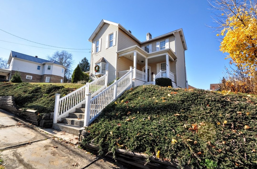 404 9th St, Monongahela, PA 15063