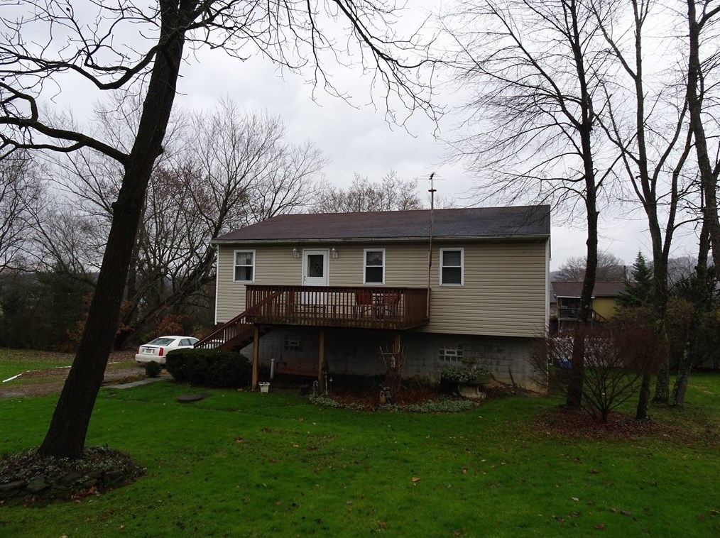 512 Rear S 9th St, Youngwood, PA 15697