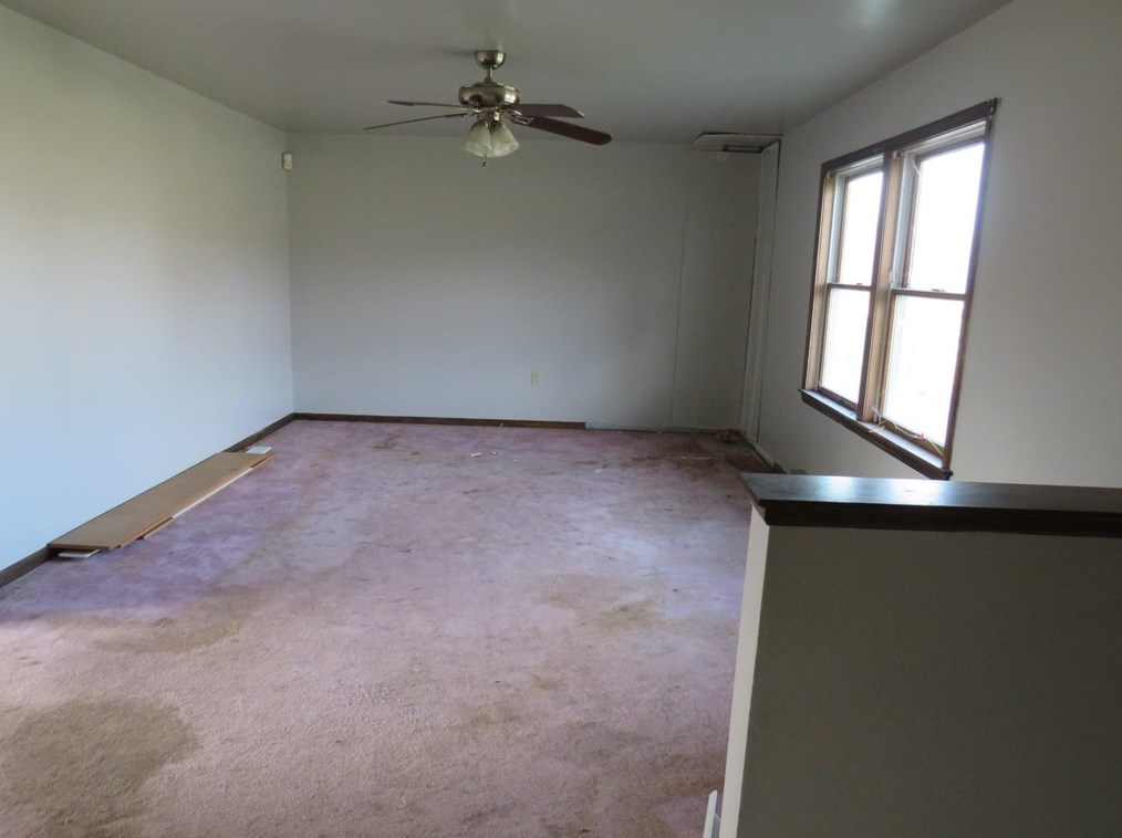 240 California Ln, North Huntingdon, PA 15642-3460