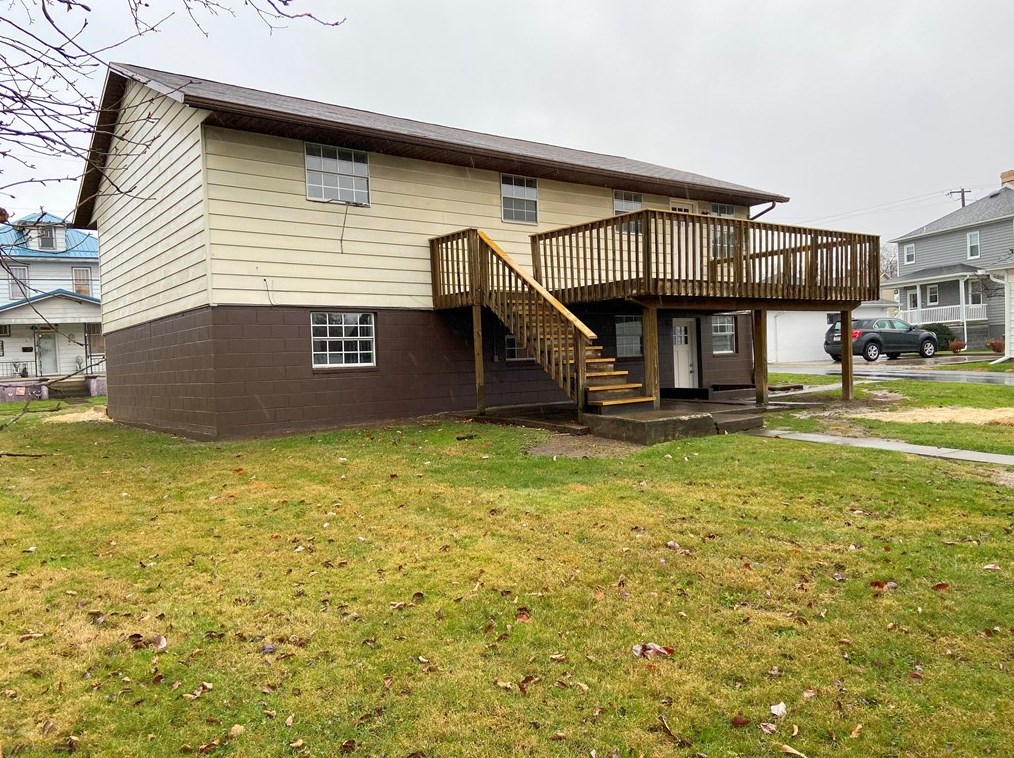 1 Cedar St, Grays Landing, PA 15461-2142