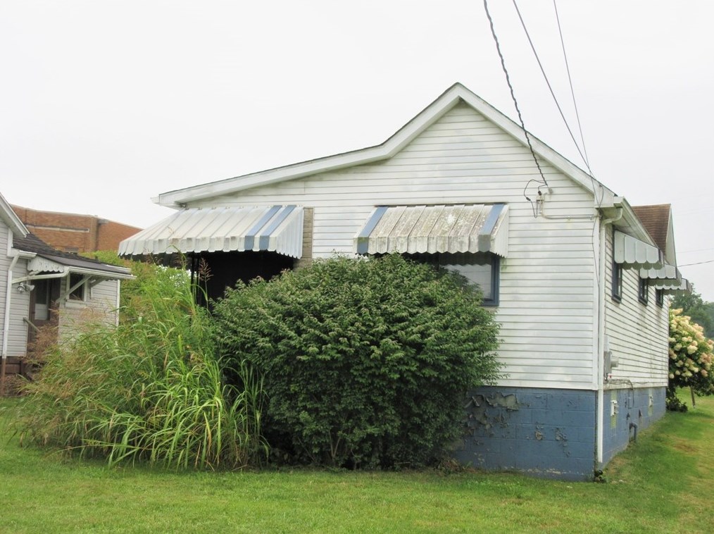 417 Waddell Ave, Donora, PA 15033