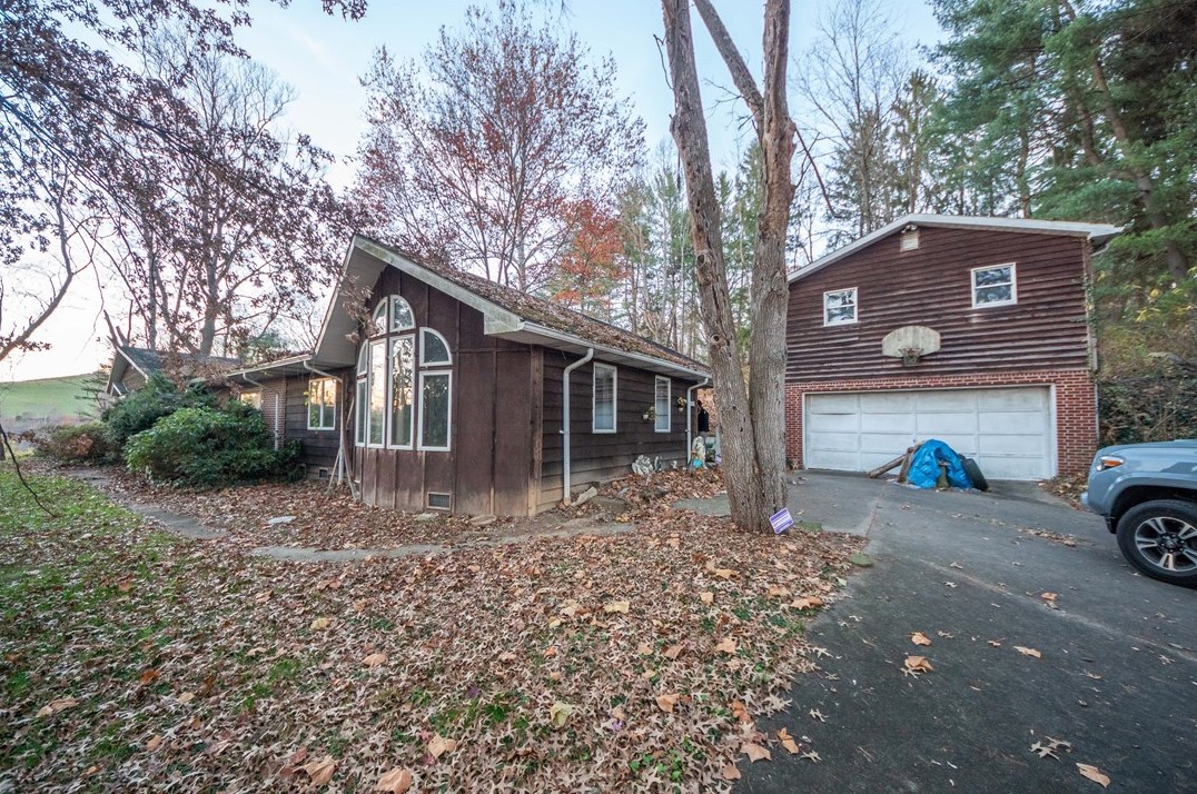 869 3rd Ave, Waynesburg, PA 15370